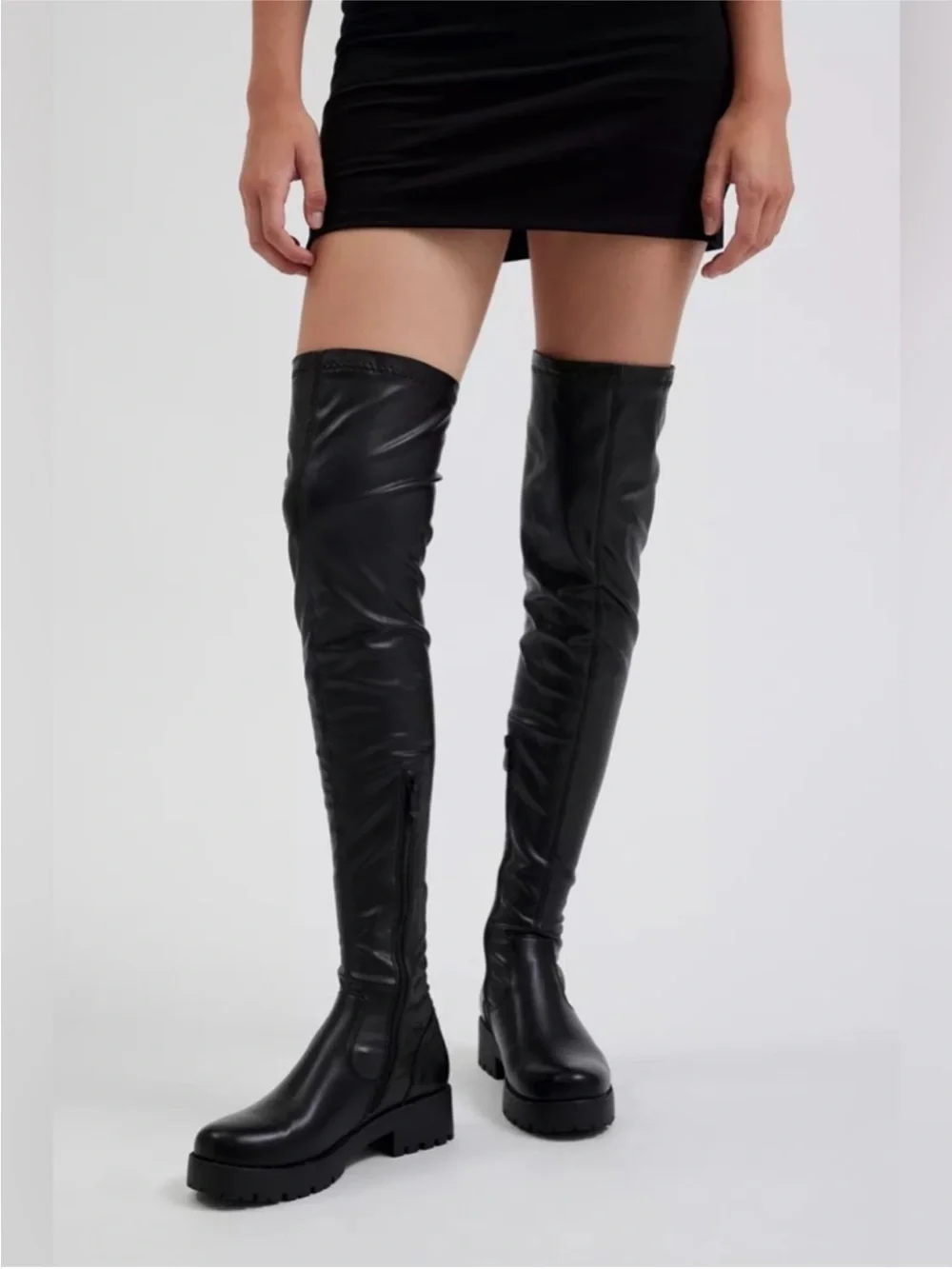 Azalea Wang Eureva Over-the-Knee Black Lug-Sole Boots size 8.5